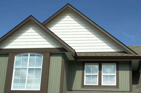 Vertical Vinyl Siding Repair in Tomball
